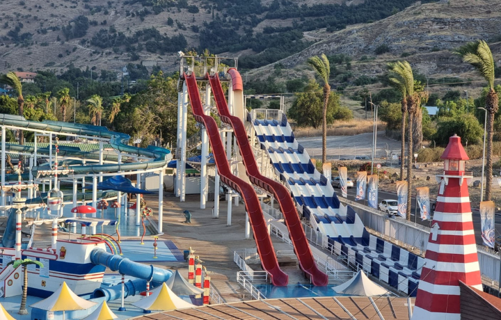 חופשת קיץ משפחתית בדריה + כרטיסים לפארק מים