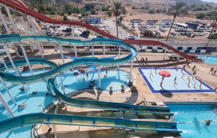 חופשת קיץ משפחתית בדריה + כרטיסים לפארק מים